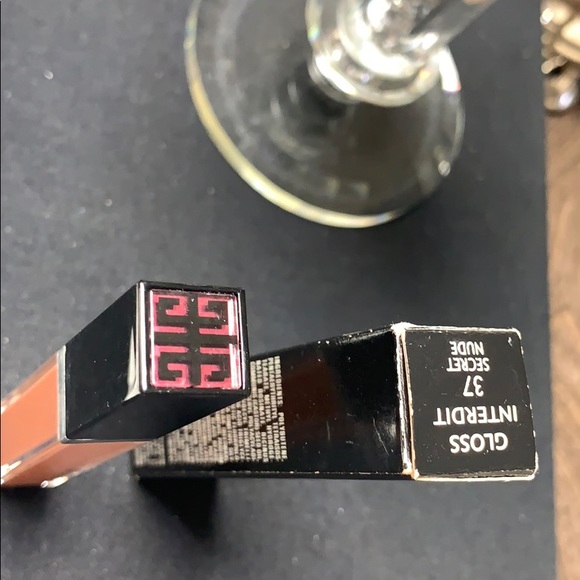 Givenchy Gloss Interdit Ultra Shiny Color Plumping - Picture 3 of 5